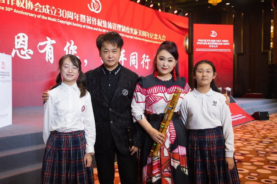 后浪合唱团受邀参加中国音乐著作权协会成立30周年纪念大会表演经典传唱
