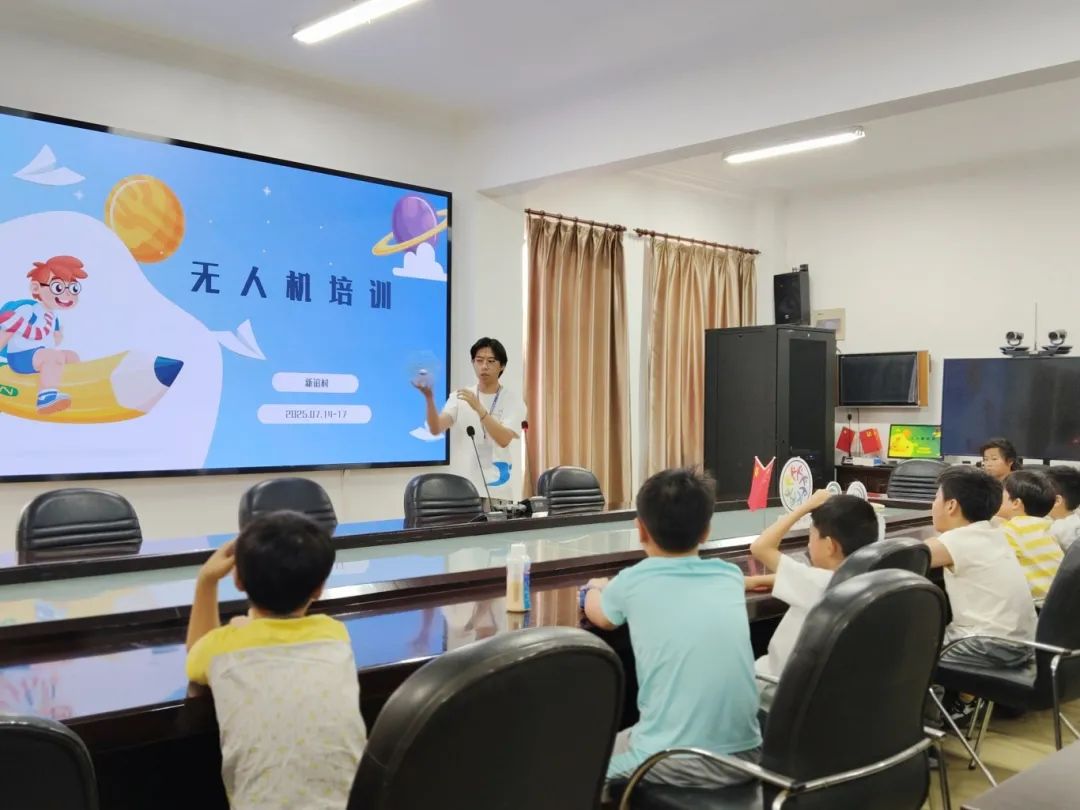 4天沉浸式体验！新谊村青少年无人机活动，知飞演绎科技新境界