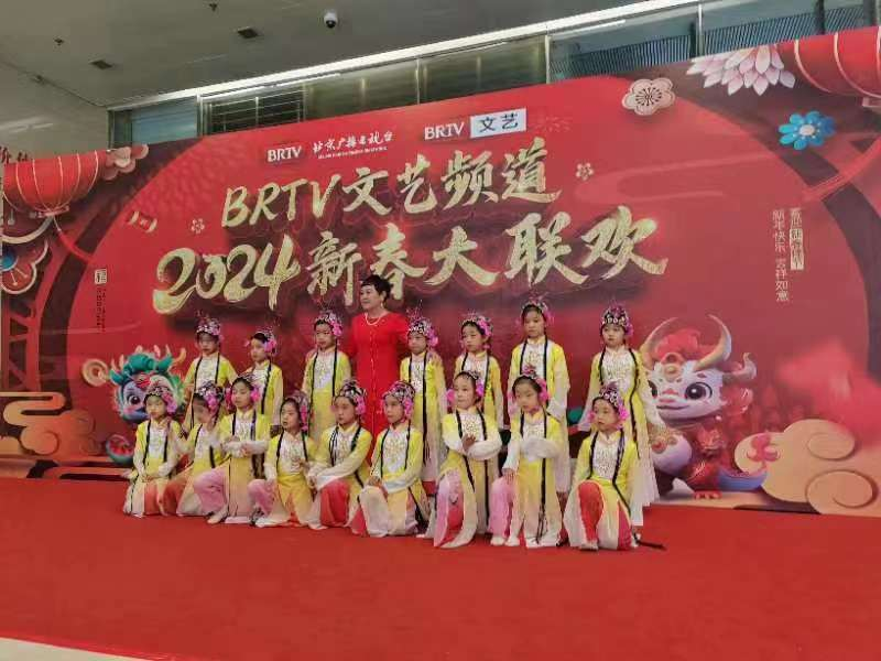 王苏萍北京电视台2024春晚献唱《运河儿女情》 再展文艺新风采